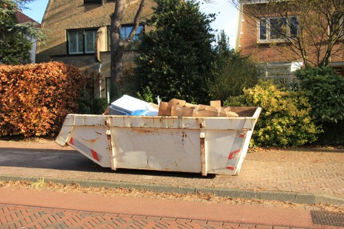 Midi skip for medium-scale waste